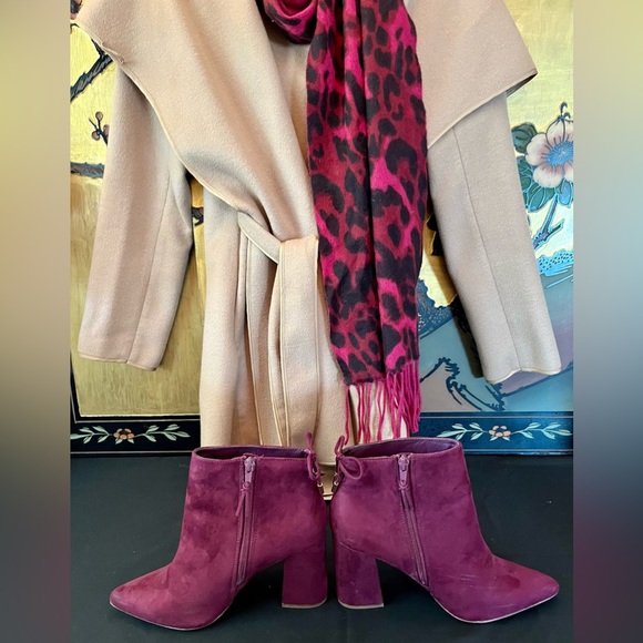 Like New Forever 21 Burgundy Suede Ankle Boots Size 8 - Picture 7 of 7